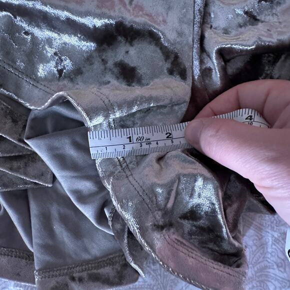 Urban outfitters crushed velvet Vanessa romper size Large silence noise - Picture 8 of 11